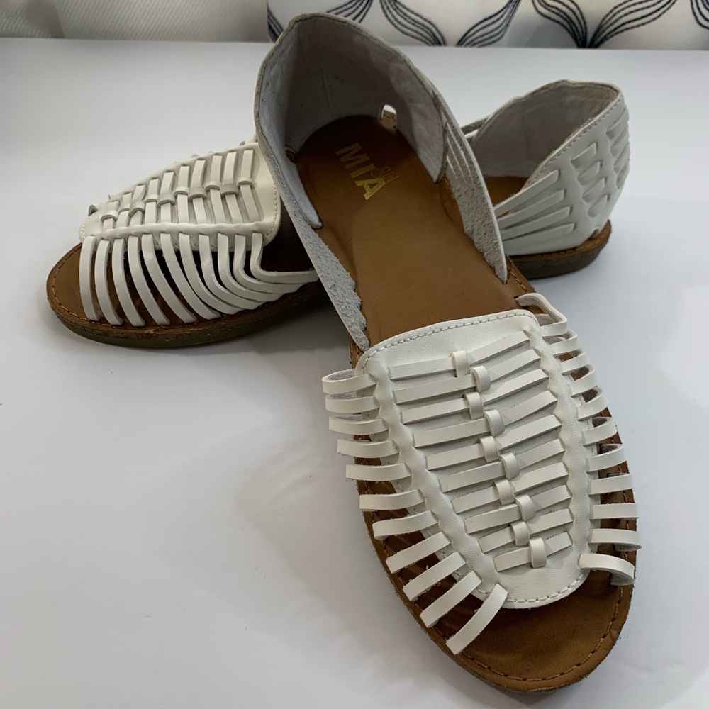 Mia Women’a Huarache Sandal Flat White color, size 6,7,8,9,11